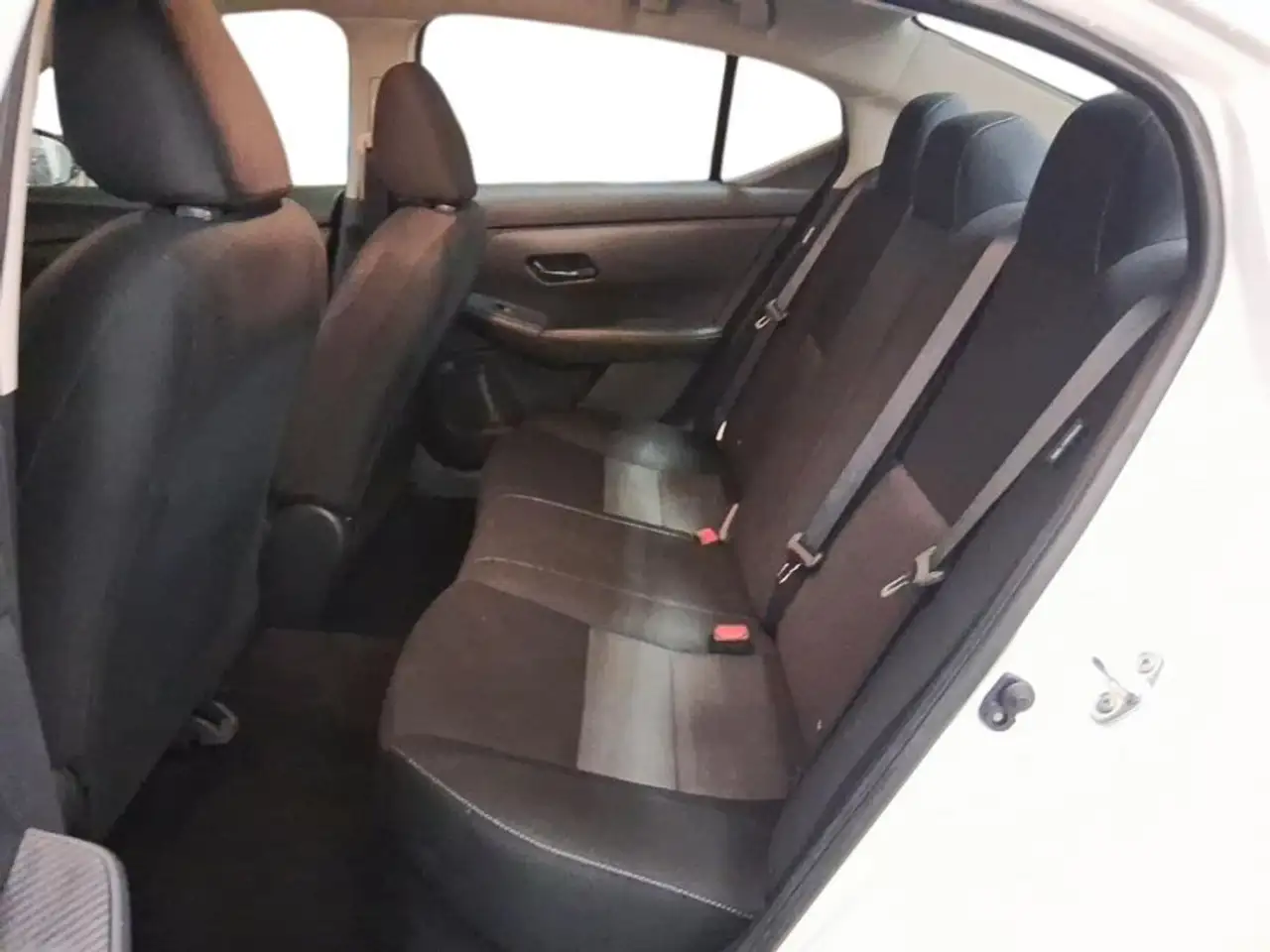 Nissan Sentra снимка Nissan Sentra