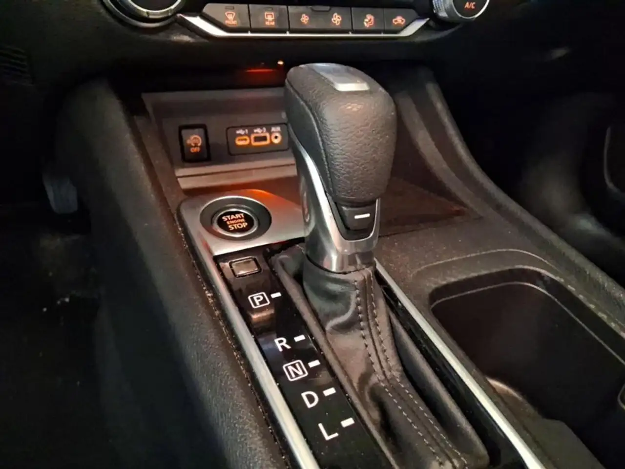 Nissan Sentra снимка Nissan Sentra