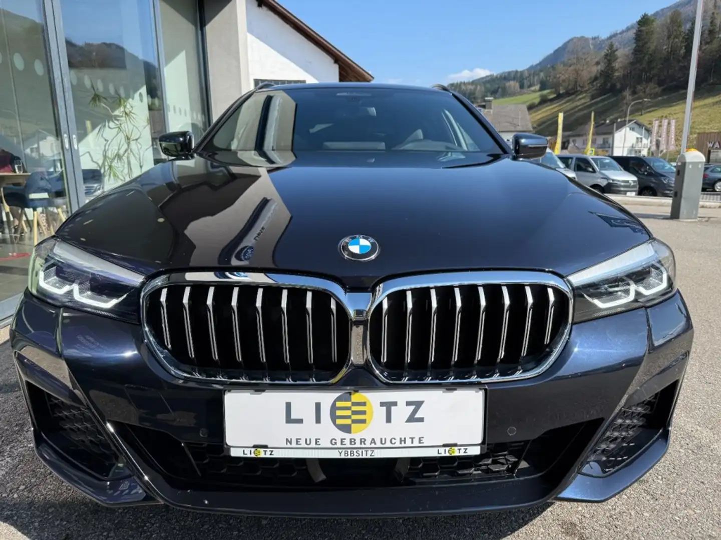 BMW 520 5er Touring 530d xDrive Schwarz - 2