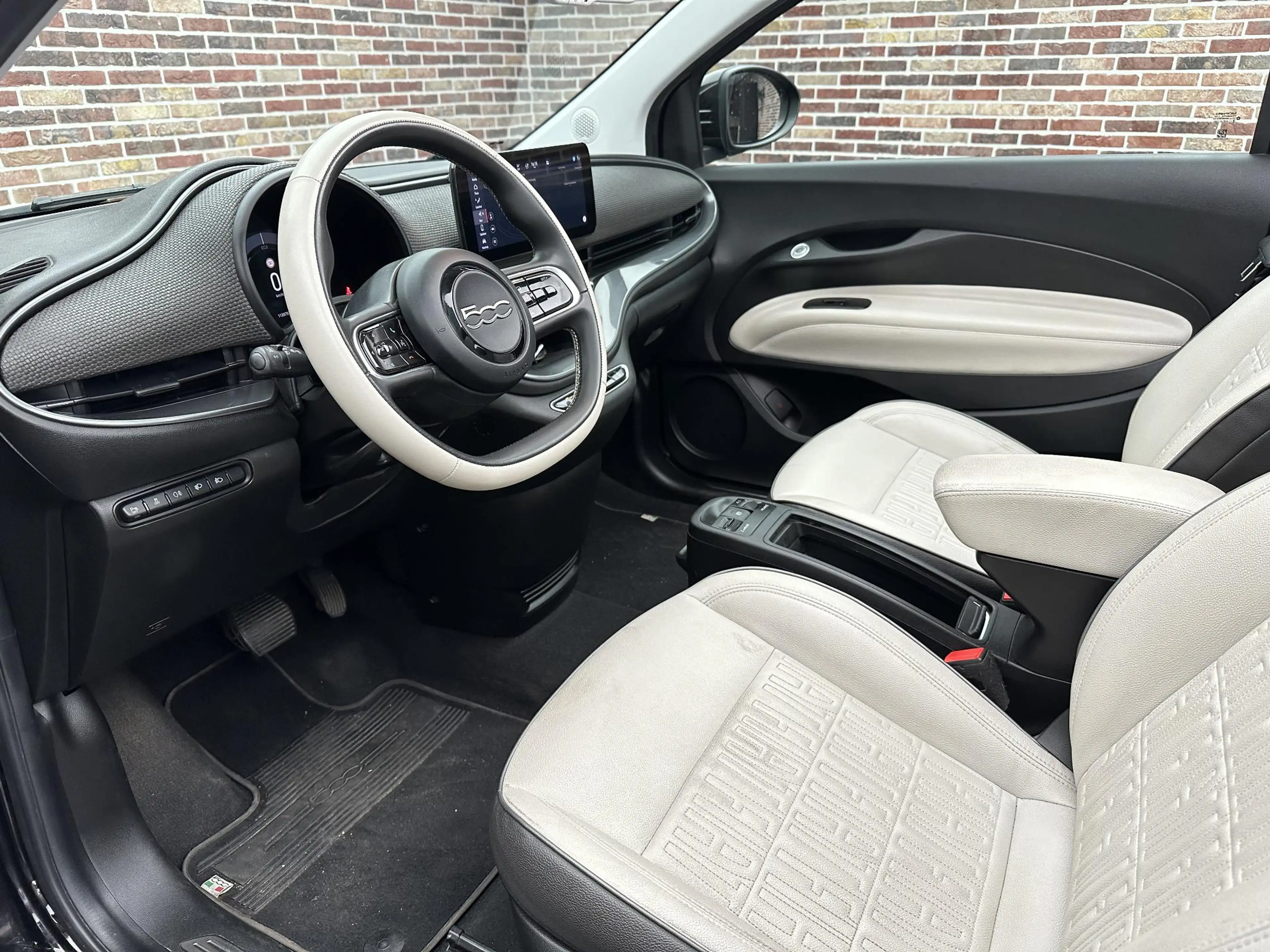 Fiat 500C RED 42 kWh Cabrio Elektrisch — photo 9