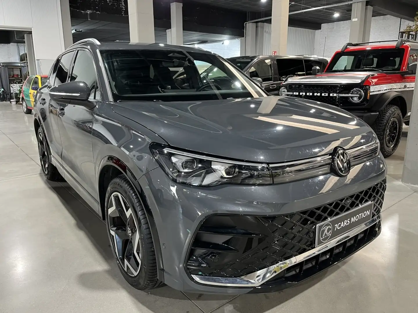 Volkswagen Tiguan 2.0TDI DSG R-Line 110kW Gris - 1