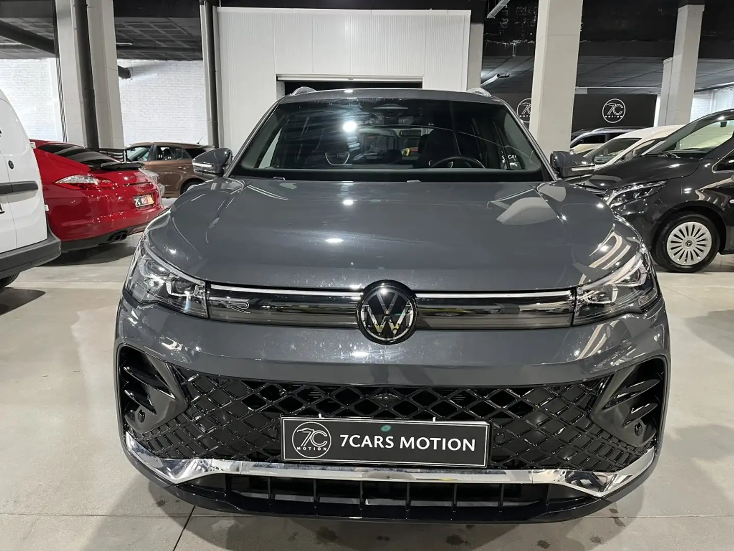 Volkswagen Tiguan 2.0TDI DSG R-Line 110kW Gris - 2