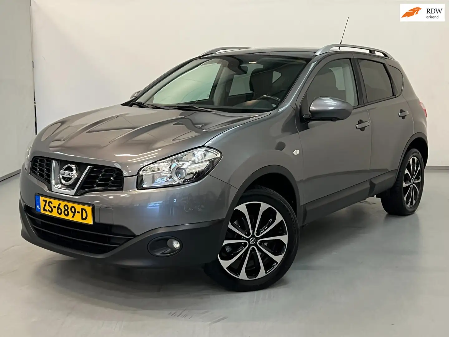 Nissan Qashqai 1.6 / Pano / Camera / Trekhaak / Navi / Bluetooth Gris - 1