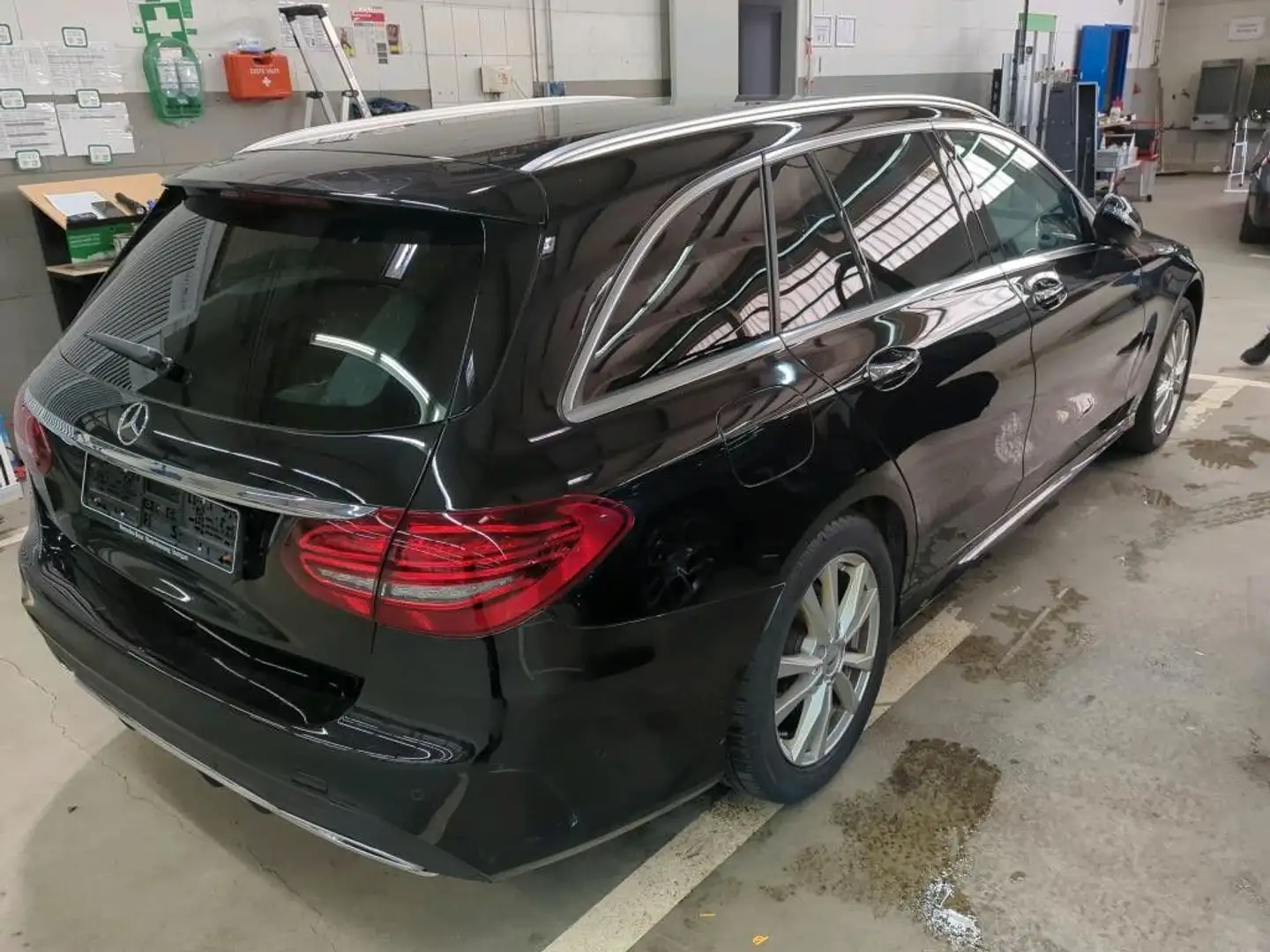 Mercedes-Benz C 220 C -Klasse T-Modell C 220 T d 4Matic* AMG Line* Zwart - 2