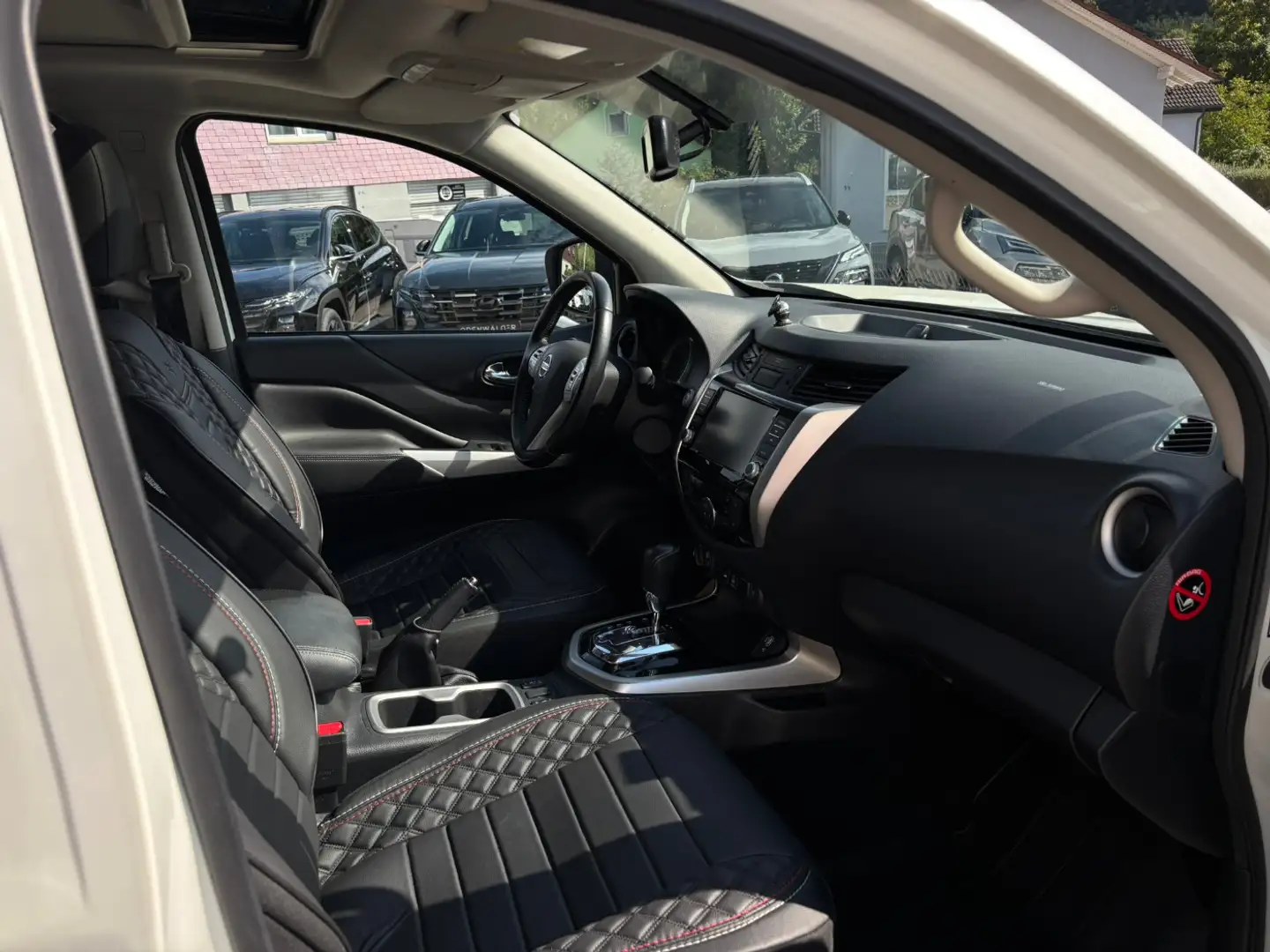Nissan Navara 2.3DCI N-Guard Double Cab Autom. AHK Blanco - 2