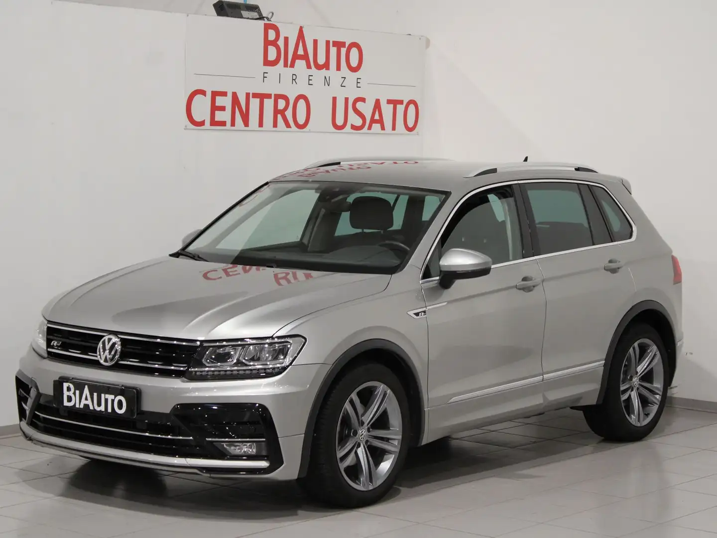 Volkswagen Tiguan Tiguan 1.6 TDI SCR Sport R-Line BlueMotion Techno Zilver - 1