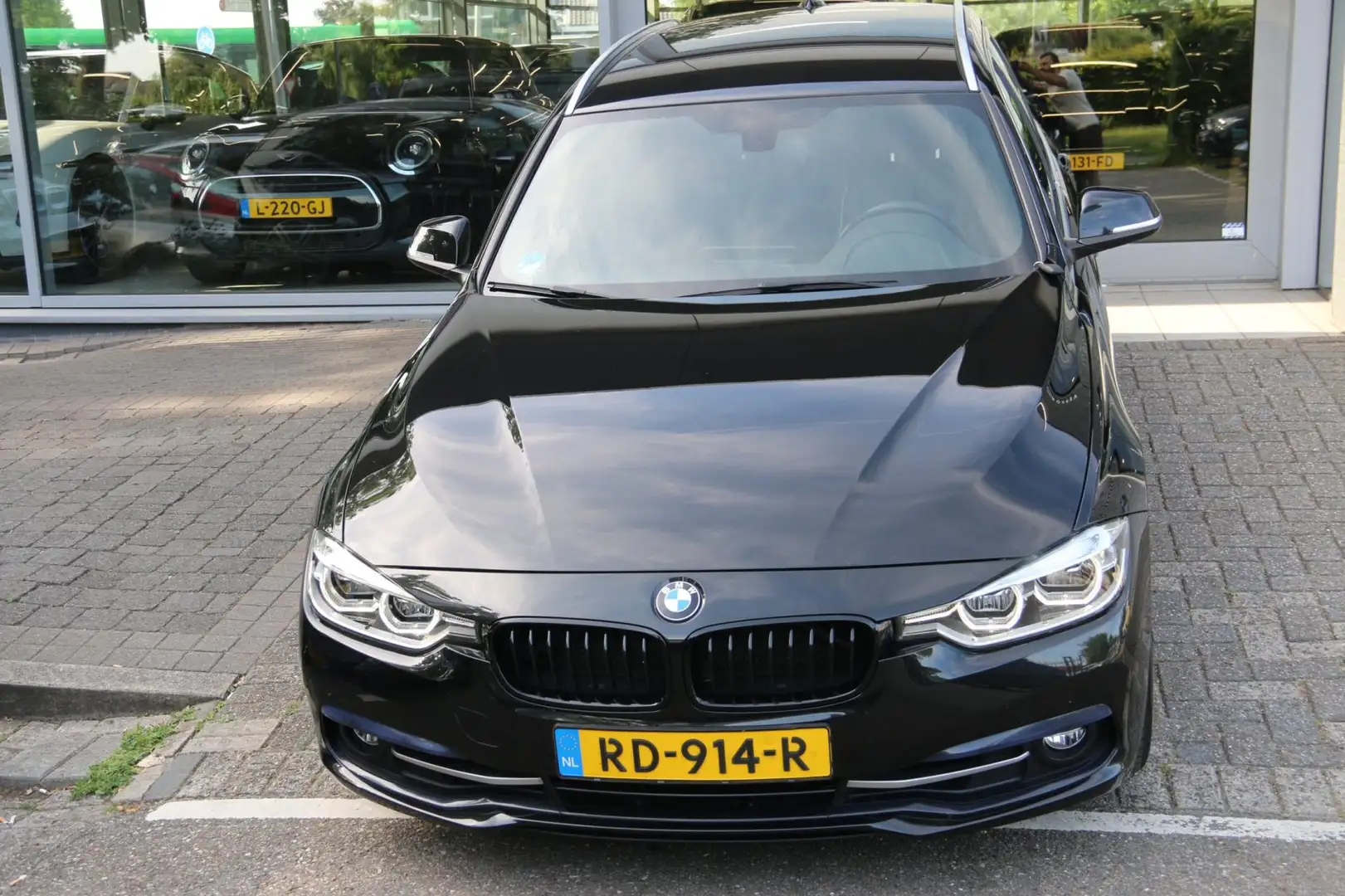 BMW 320 3-serie Touring 320i High Executive NL-AUTO NAP AU Zwart - 2