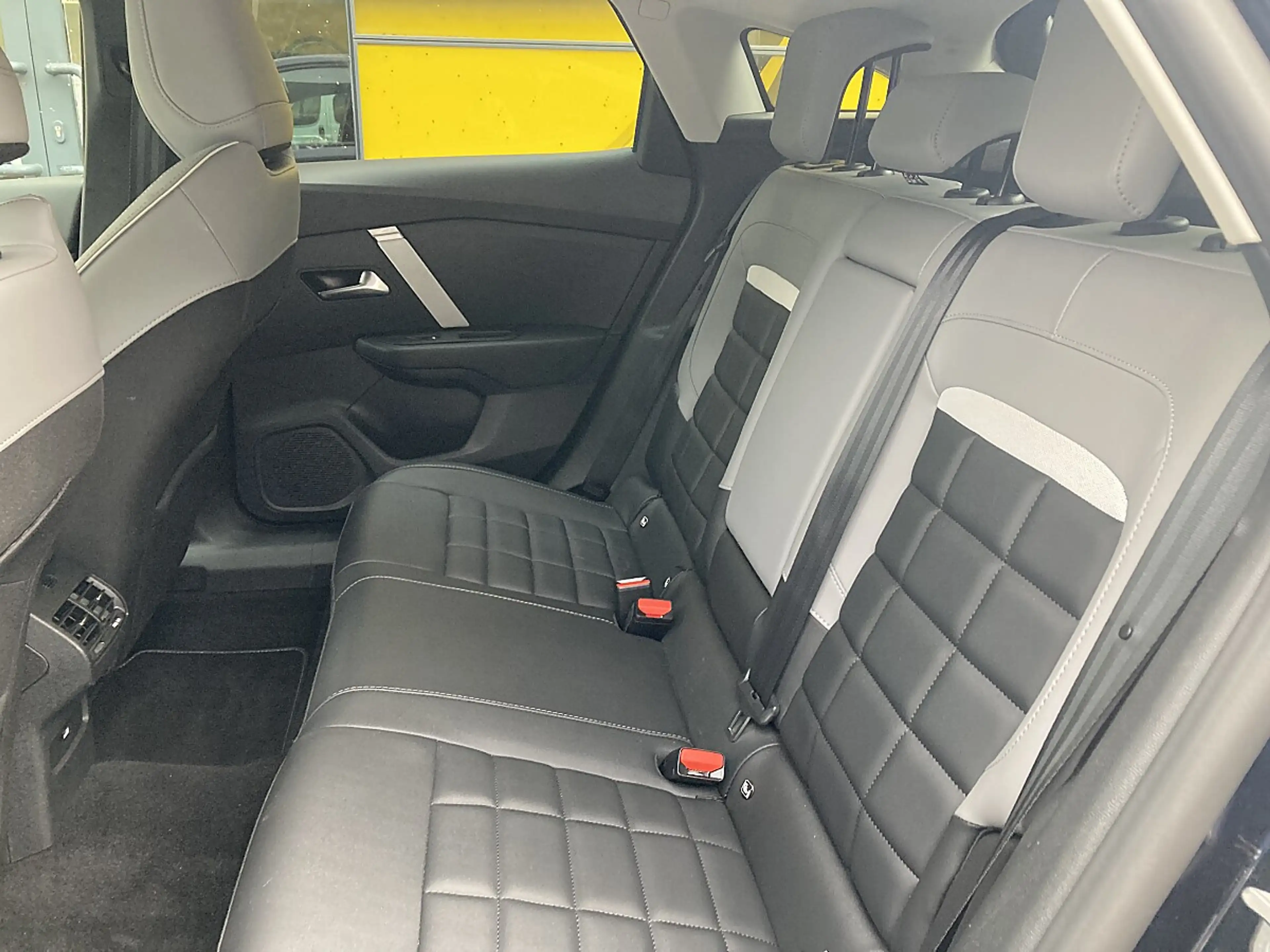 Citroen C4 PureTech 130 EAT8 Max!NAVI,KAMERA,LED,ACC,TOP! — photo 9