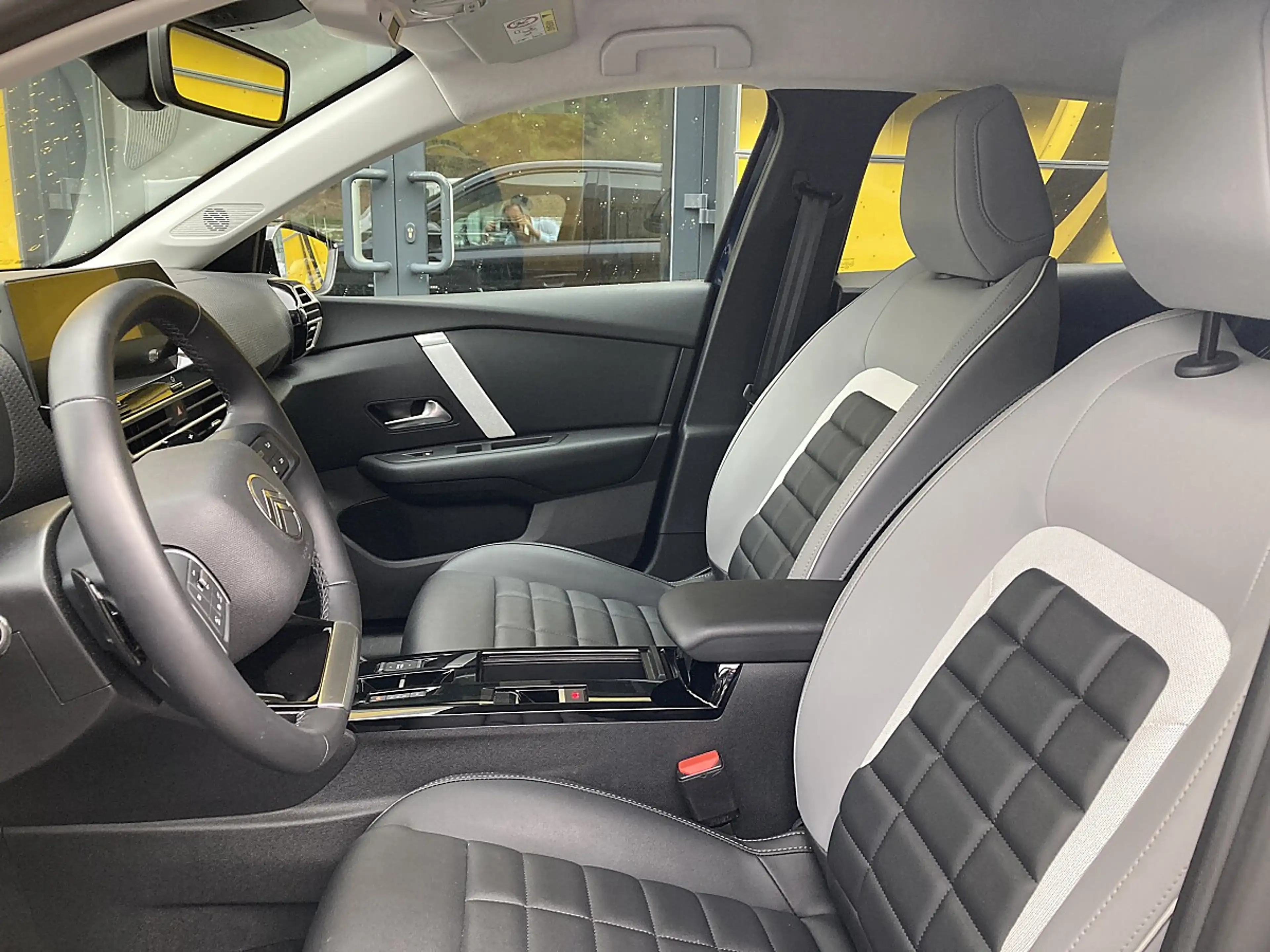 Citroen C4 PureTech 130 EAT8 Max!NAVI,KAMERA,LED,ACC,TOP! — photo 8