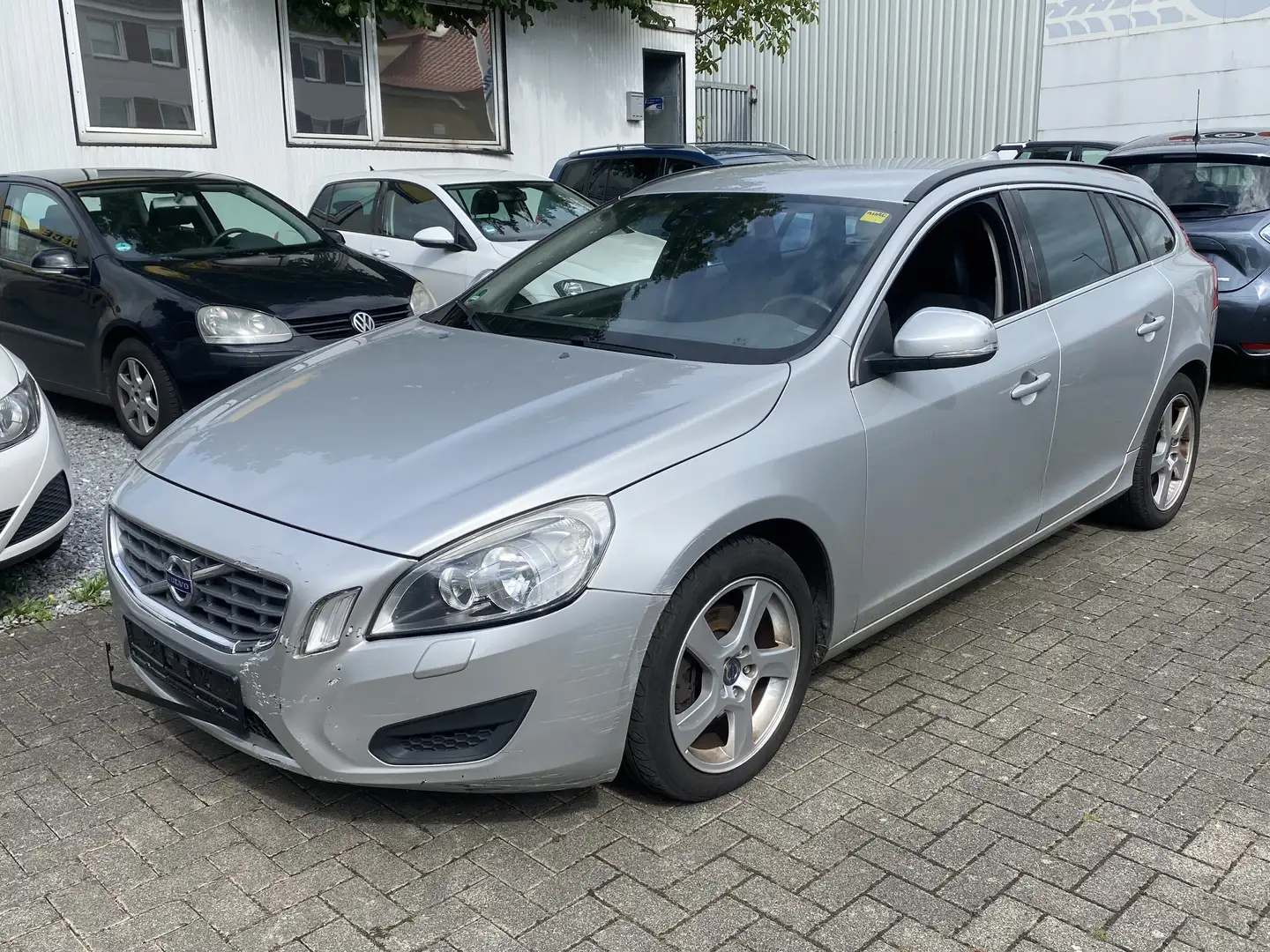 Volvo V60 Momentum Szary - 2