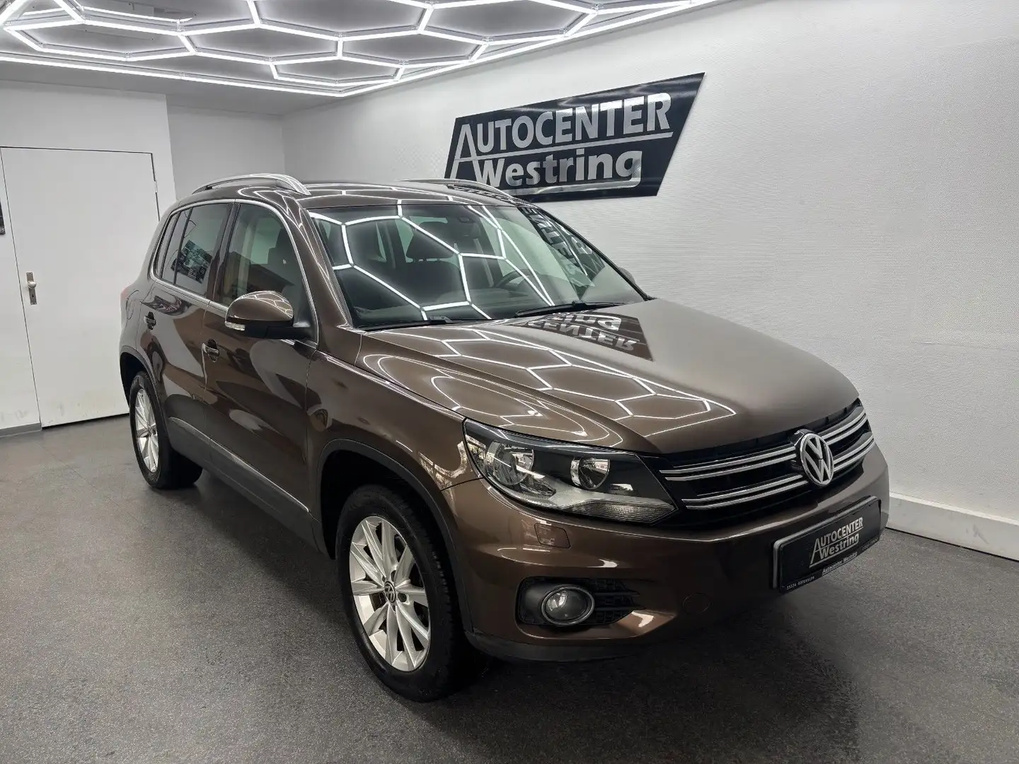 Volkswagen Tiguan 2.0 TDI DSG 4Motion*AHK*Navi*2.Hand* Brun - 1