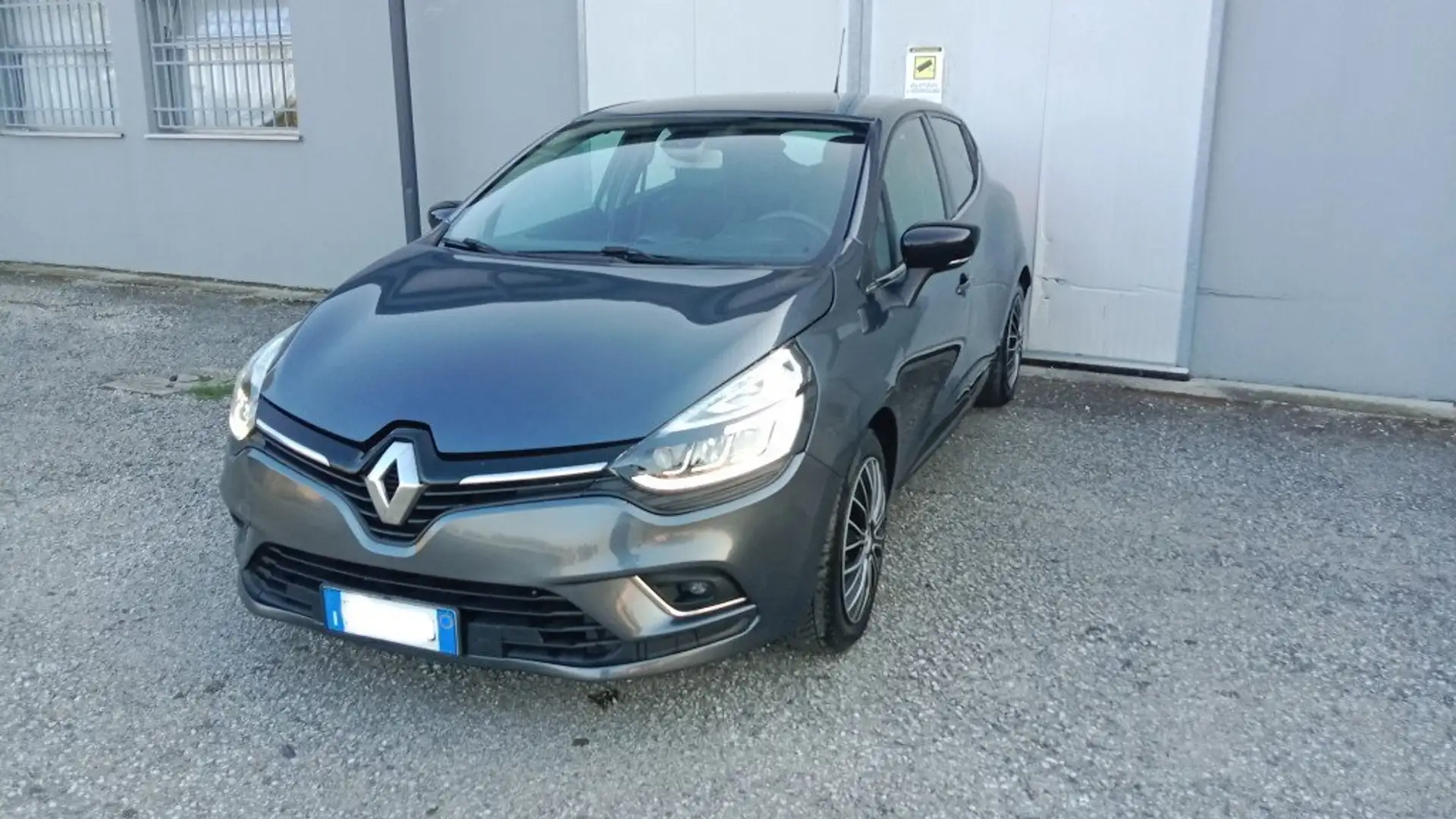 Renault Clio Clio 1.5 dci Moschino Zen  75cv Gris - 1