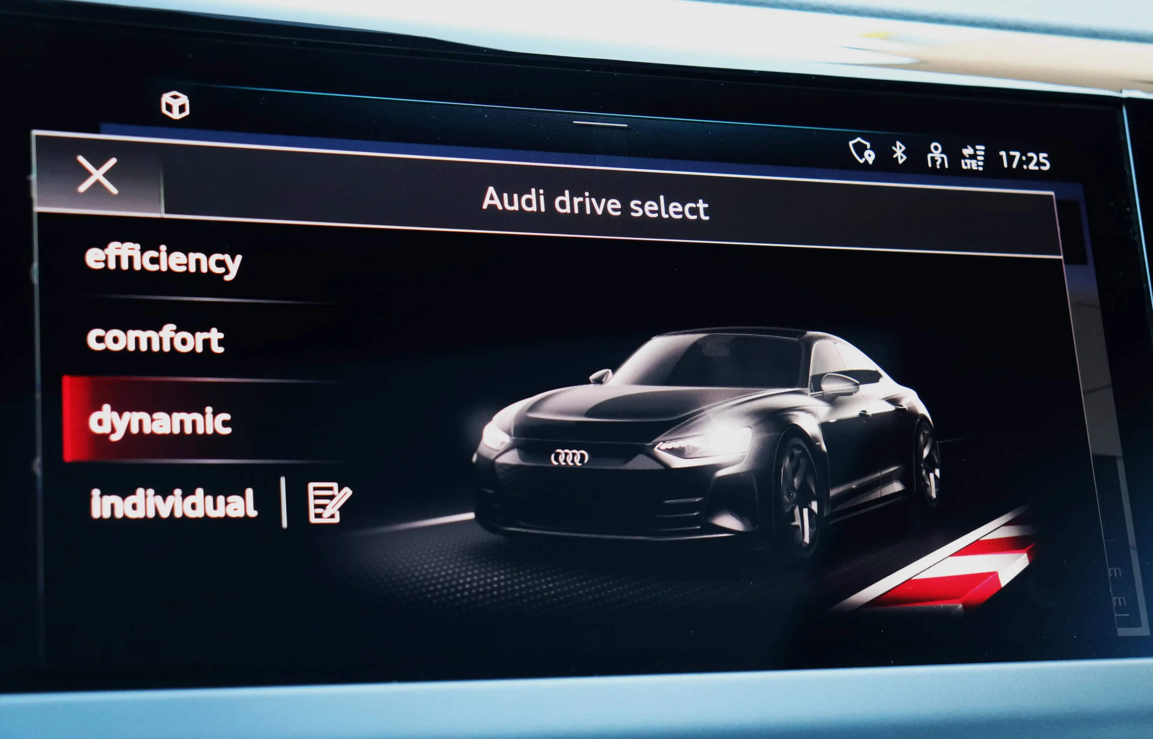 Audi e-tron GT 93.4 kWh 60 Quattro - Pano/Shadow+/Cam/Keyless/AppleCarplay/20" — photo 11