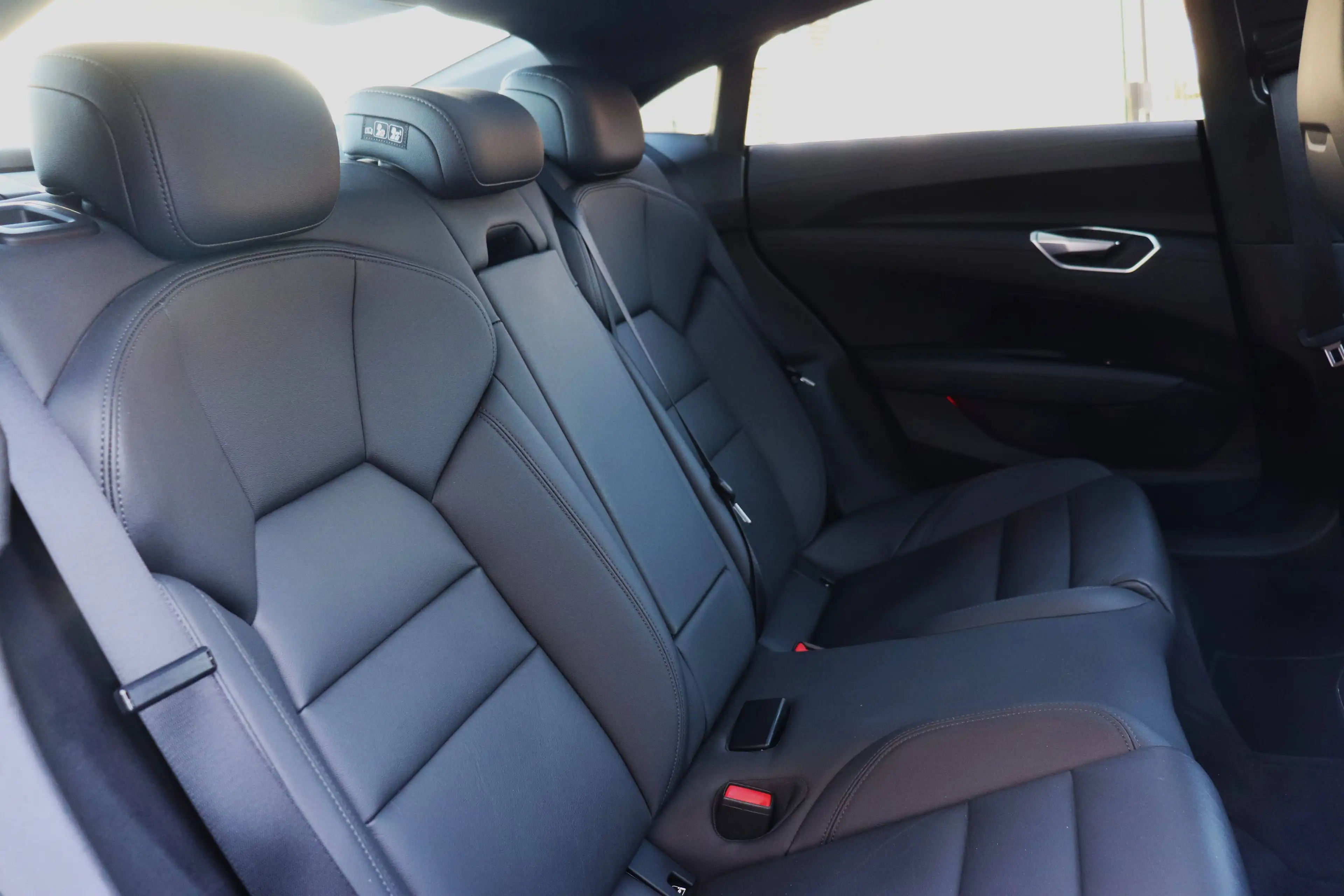 Audi e-tron GT 93.4 kWh 60 Quattro - Pano/Shadow+/Cam/Keyless/AppleCarplay/20" — photo 14