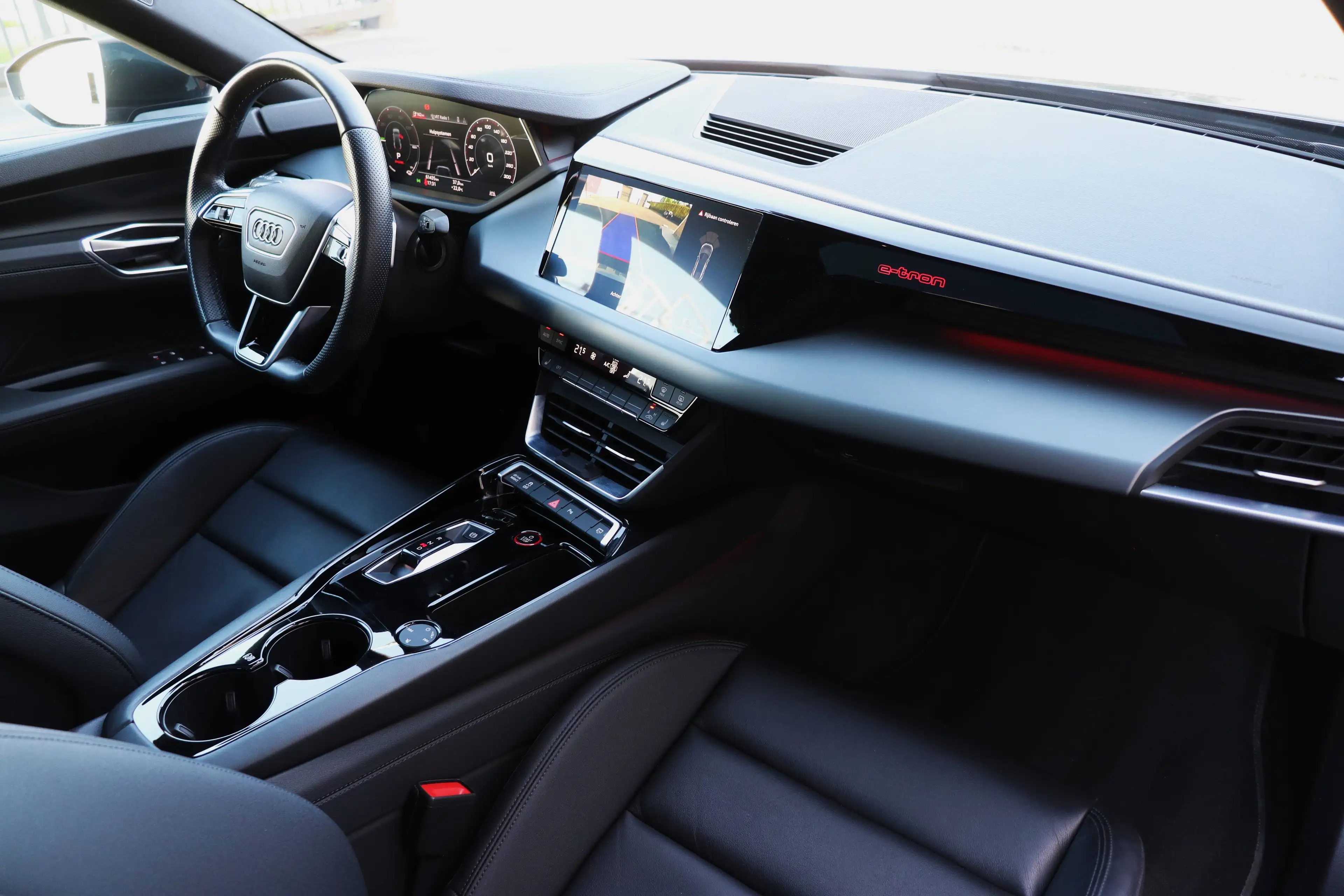 Audi e-tron GT 93.4 kWh 60 Quattro - Pano/Shadow+/Cam/Keyless/AppleCarplay/20" — photo 13