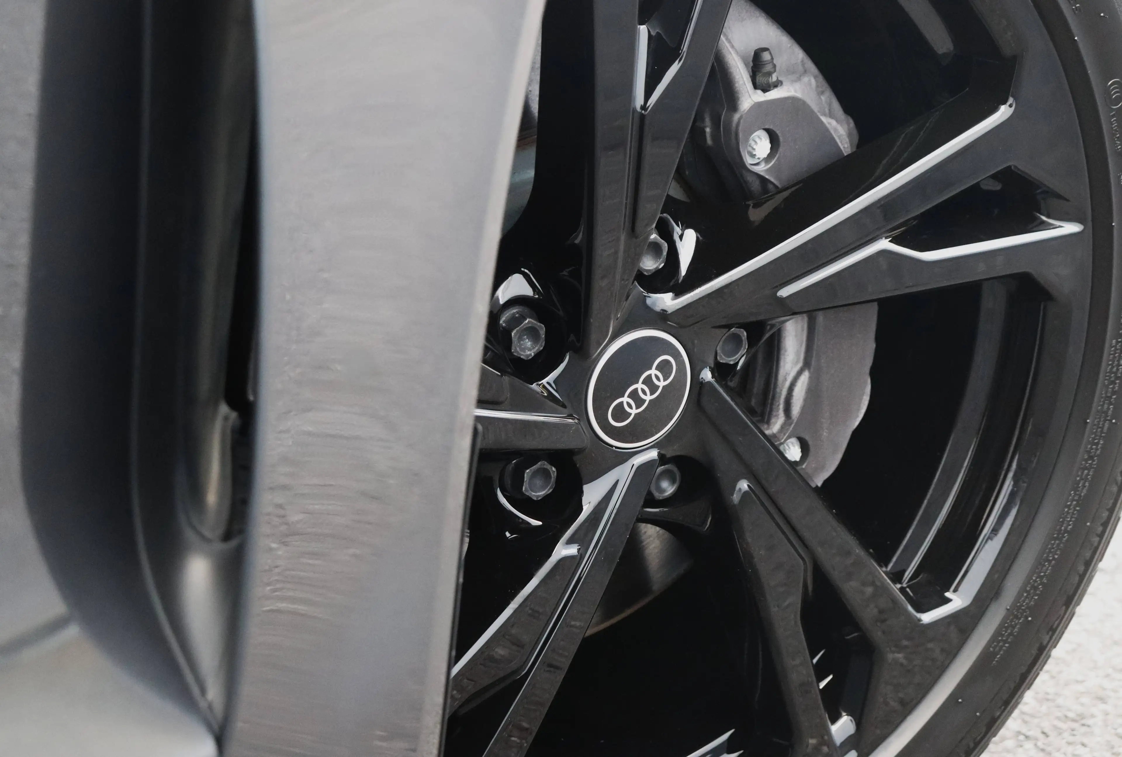 Audi e-tron GT 93.4 kWh 60 Quattro - Pano/Shadow+/Cam/Keyless/AppleCarplay/20" — photo 2