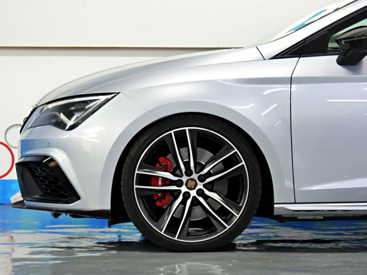 SEAT Leon 2.0 TSI S&S Cupra DSG 300 Gris - 2