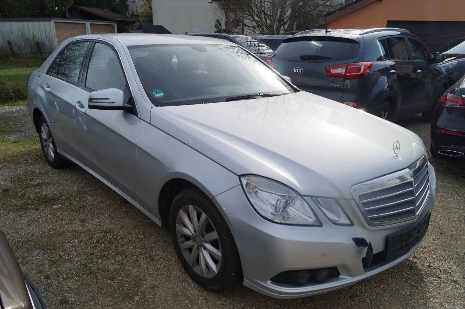 Mercedes-Benz E 200 CGI Limousine PDC Standheizung Navi Argent - 1