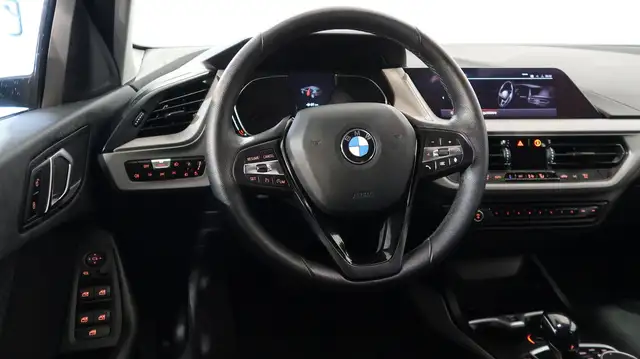 BMW 1 Series view 14