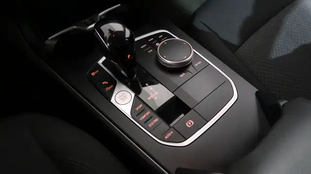 BMW 1 Series view 11