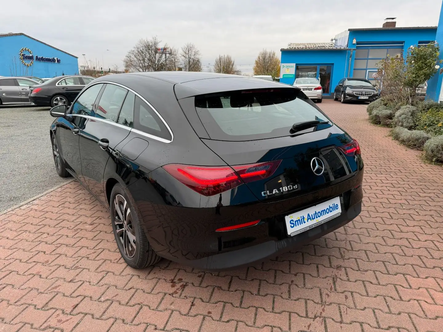 Mercedes-Benz CLA Shooting Brake CLA 180 d Black - 2