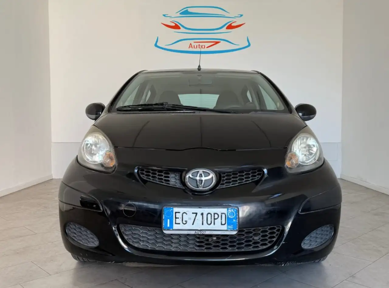 Toyota Aygo 1.0 12V VVT-i .5 porte — photo 1 of 15