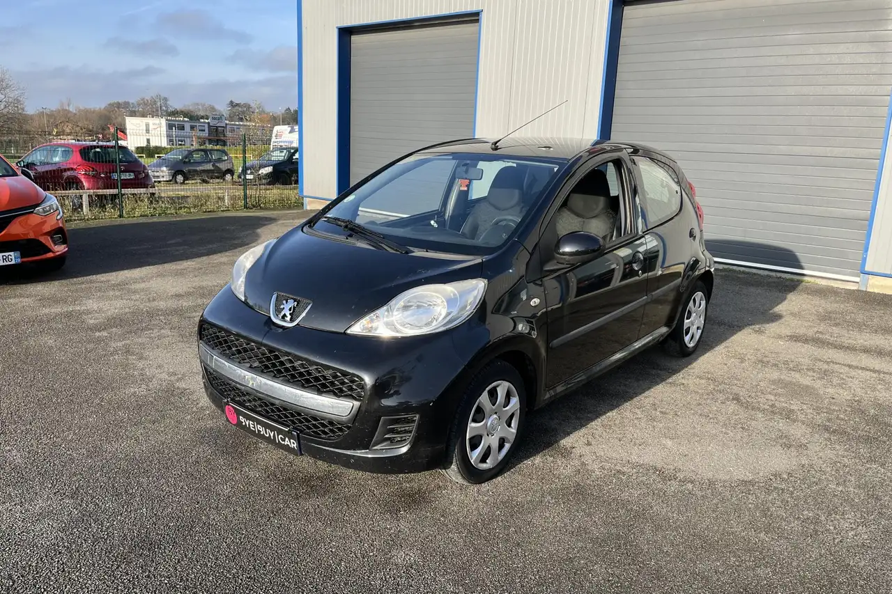 Peugeot 107 1.0i 68CH  BERLINE Trendy CLIM GTIE 12M