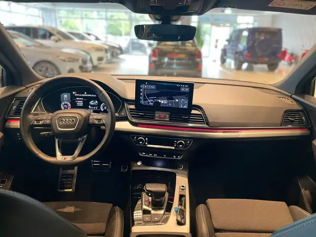 Audi Q5 view 10