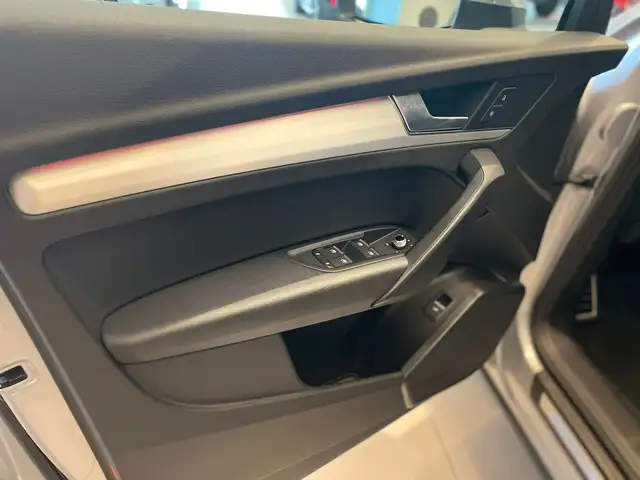 Audi Q5 view 8