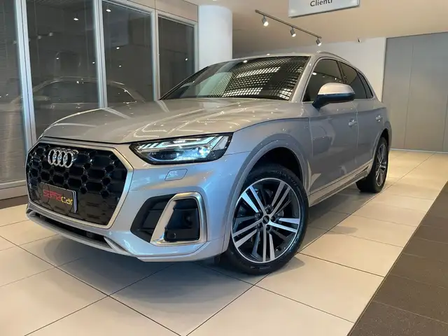 Audi Q5 view 3