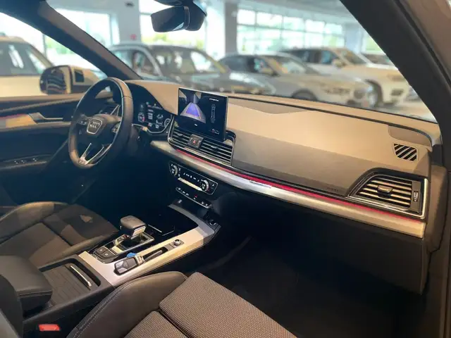 Audi Q5 view 13