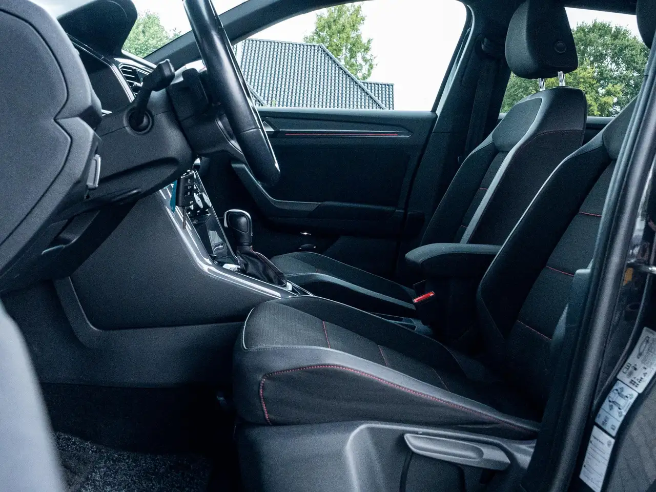 Volkswagen T-Roc 1.5 TSI Sport Business R R-Line Trekhaak Vir, миниатюра 4