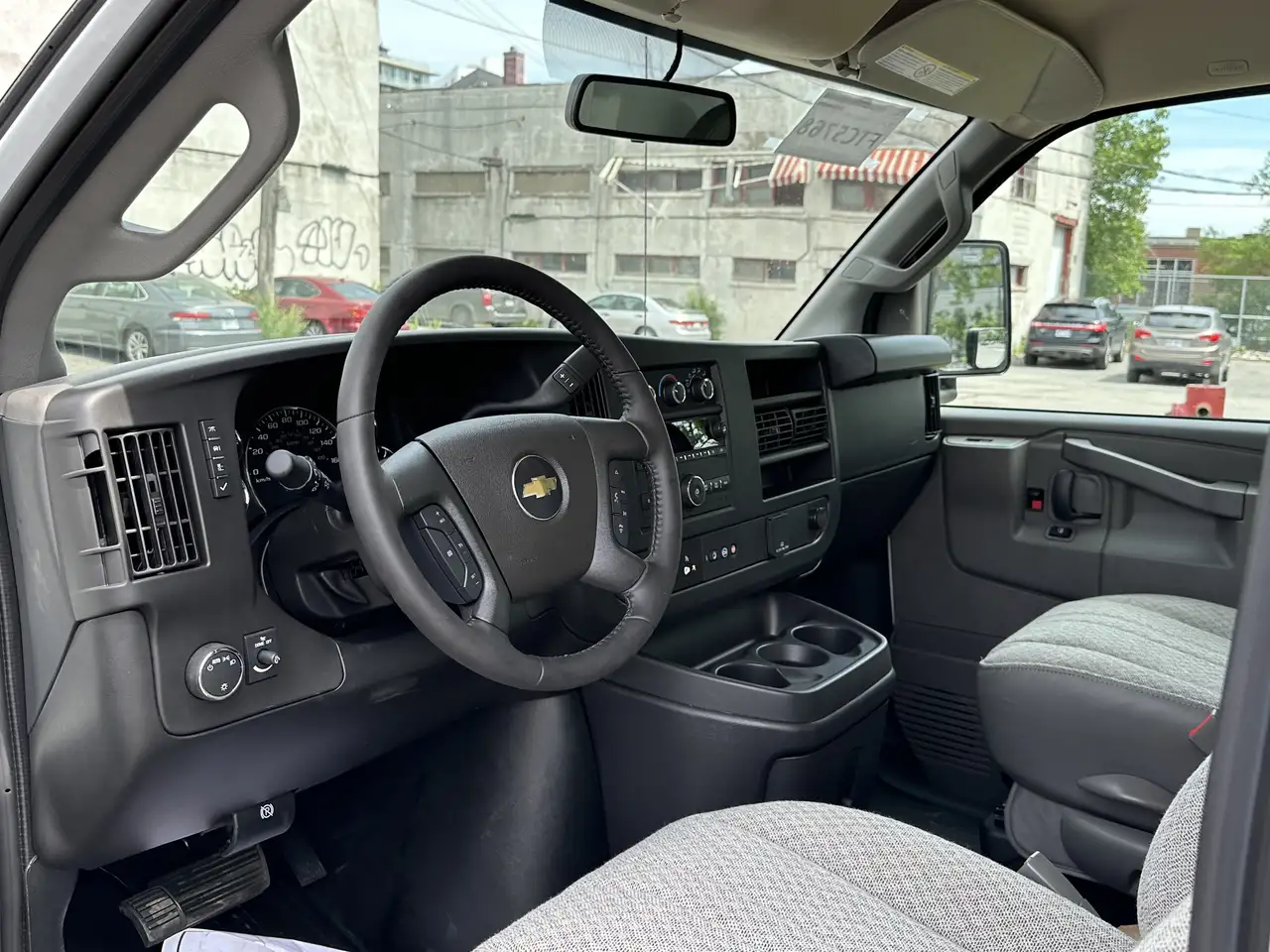 Chevrolet Express 3500 снимка Chevrolet Express 3500