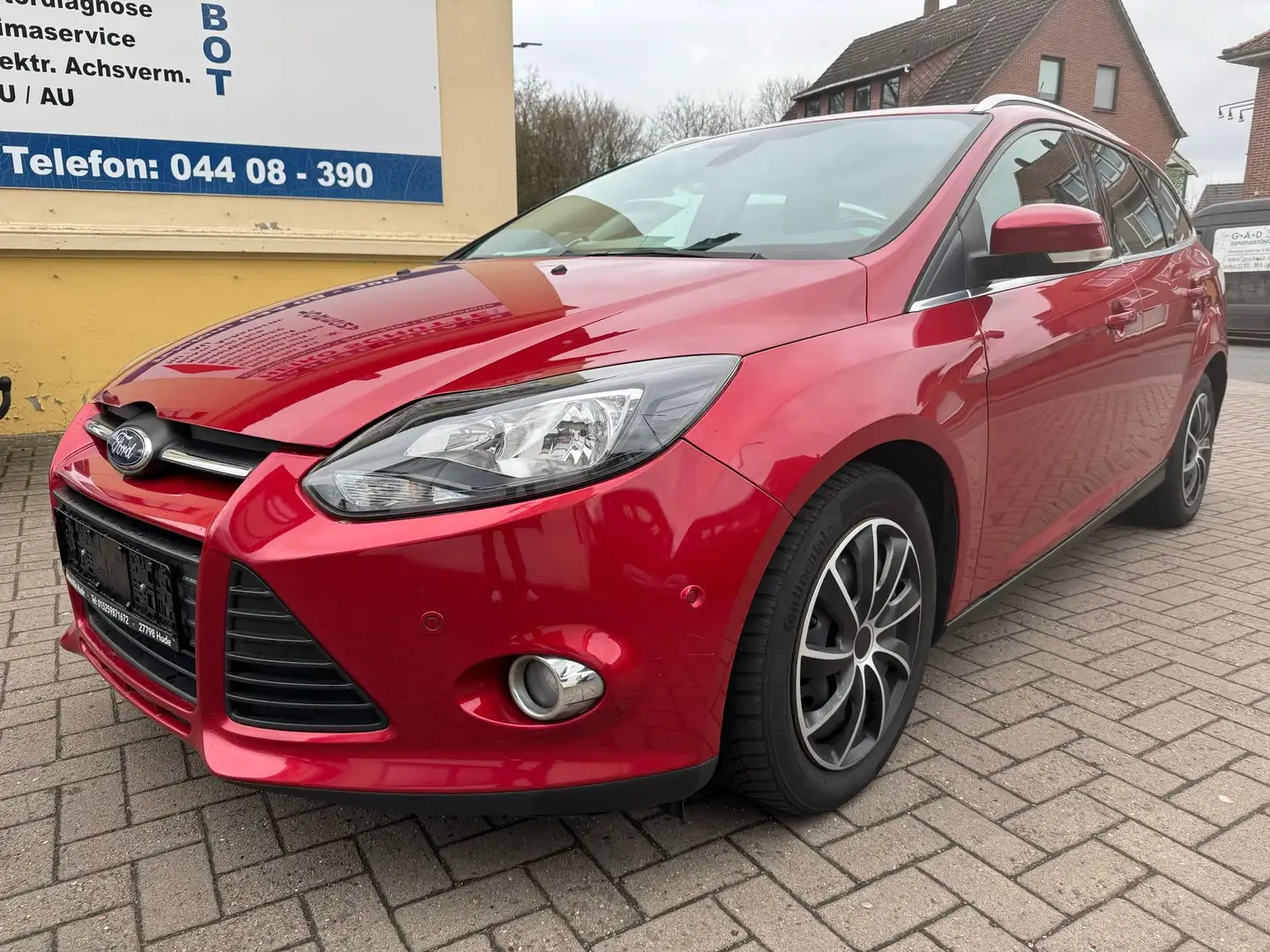 Ford Focus Champions Automatik Navi SHZ PDC vorne hinten Rot - 1