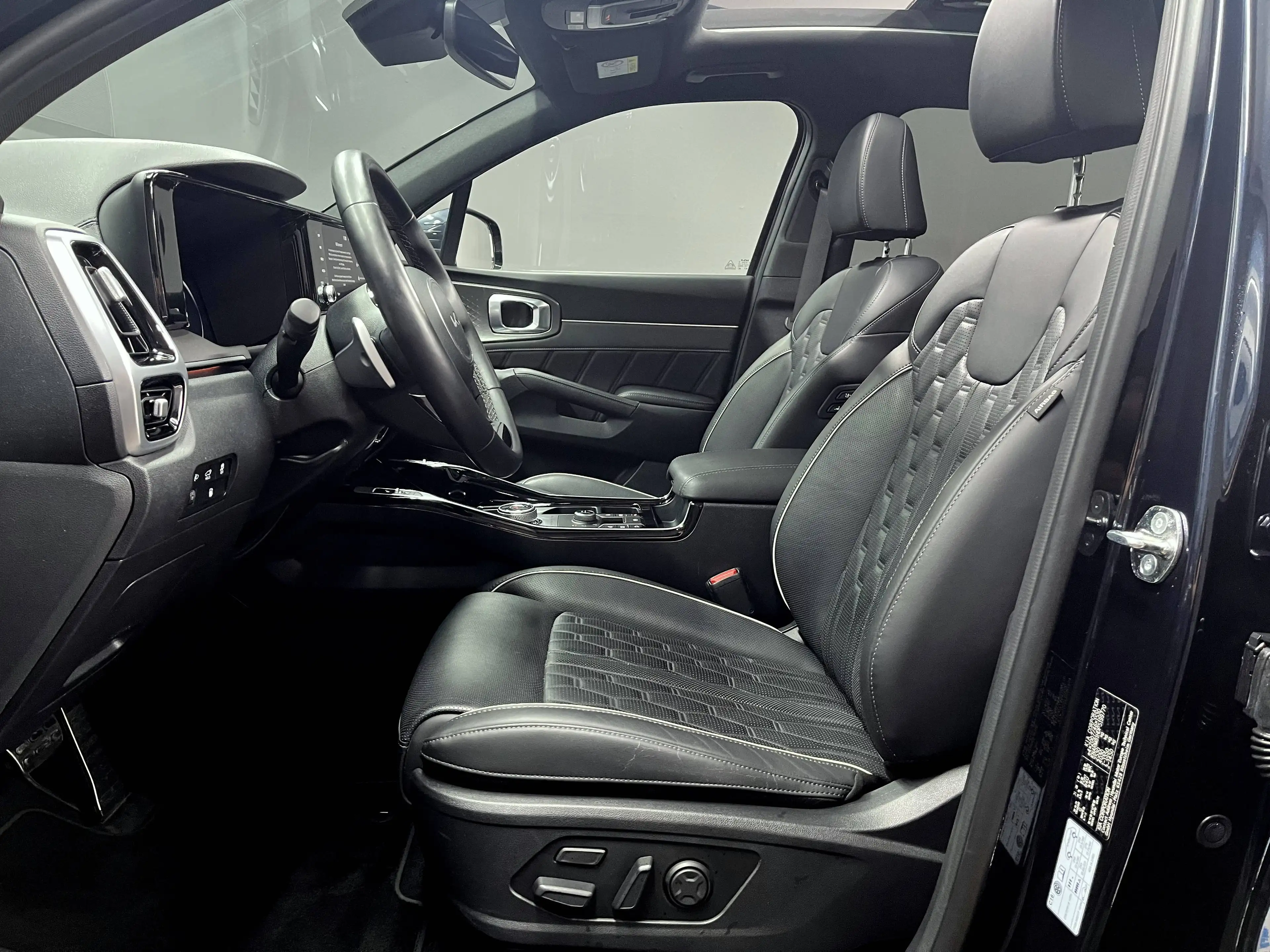 Kia Sorento Platinum 4WD Plug-In, PANO, 360°,ACC — photo 9