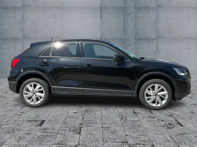 Audi Q2 view 7