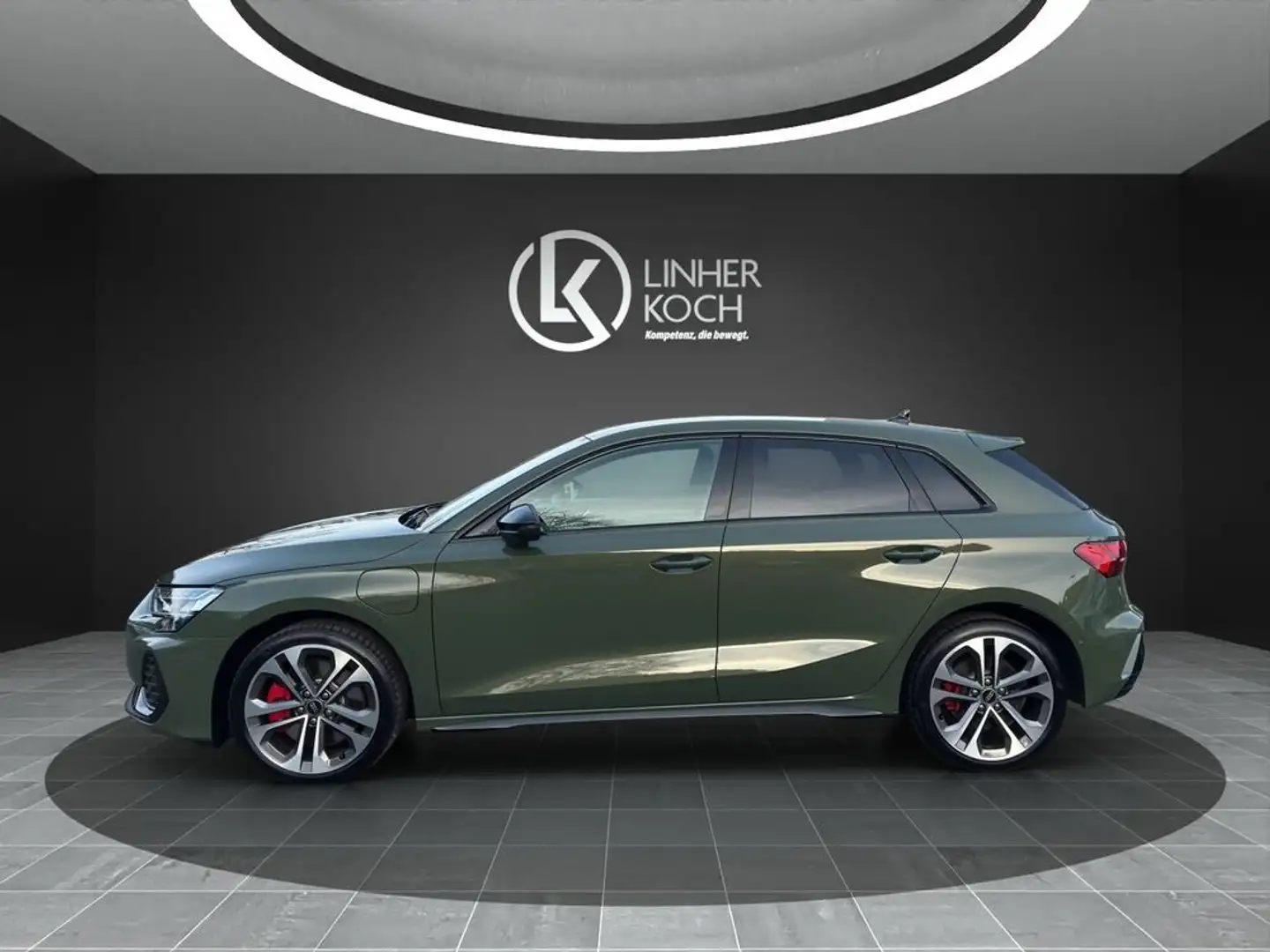 Audi A3 45 TFSI e S line ''HeadUp+Interieur S+MatrixLED'' Grün - 2