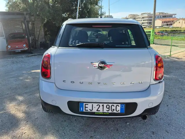 MINI Countryman view 3