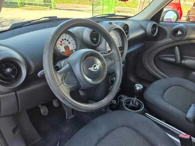 MINI Countryman view 11