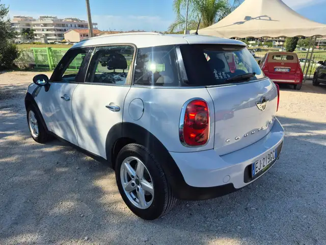MINI Countryman view 2