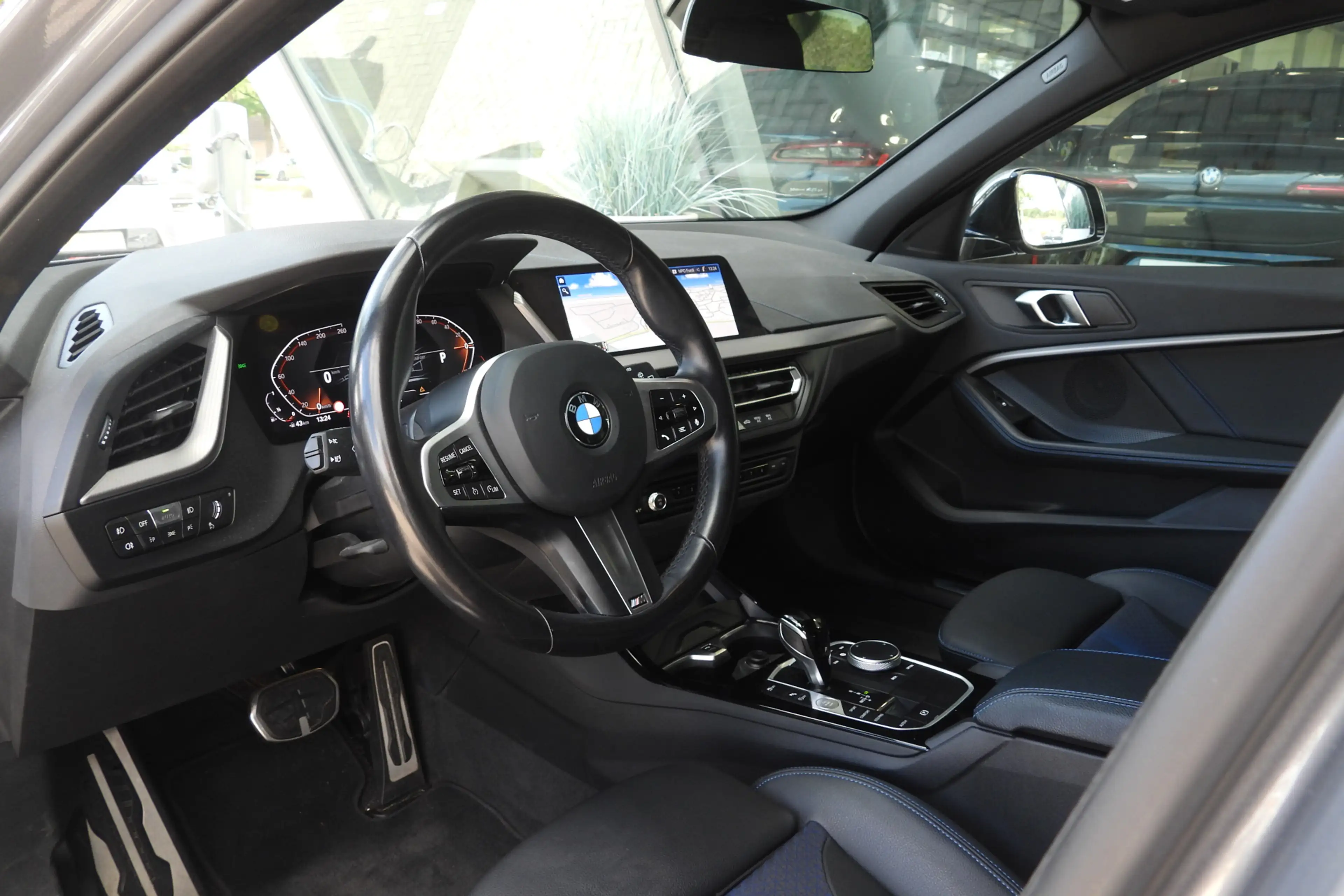 BMW 118 1 Serie 118i M Sport Automaat / Sportstoelen / Com — photo 8