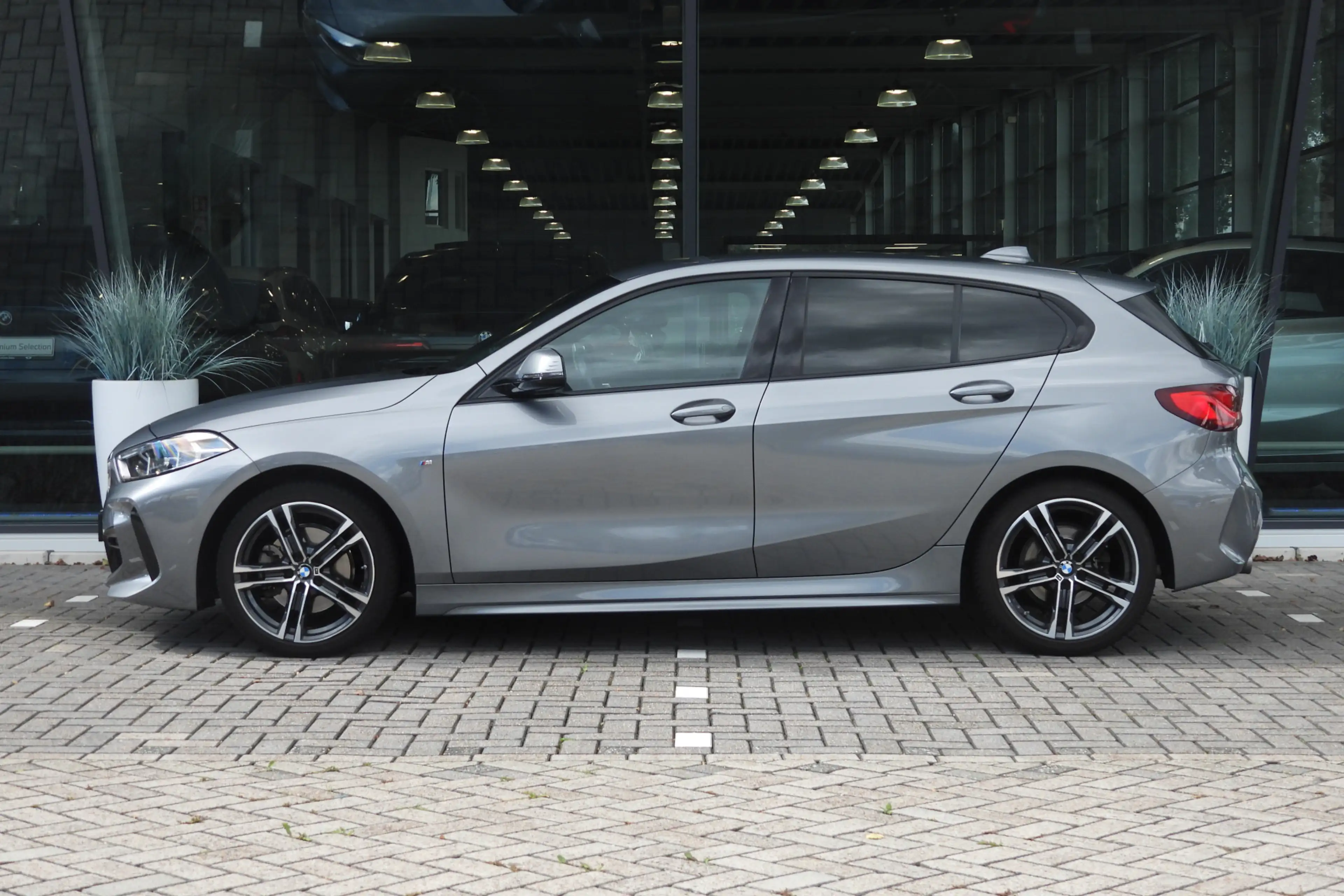 BMW 118 1 Serie 118i M Sport Automaat / Sportstoelen / Com — photo 11