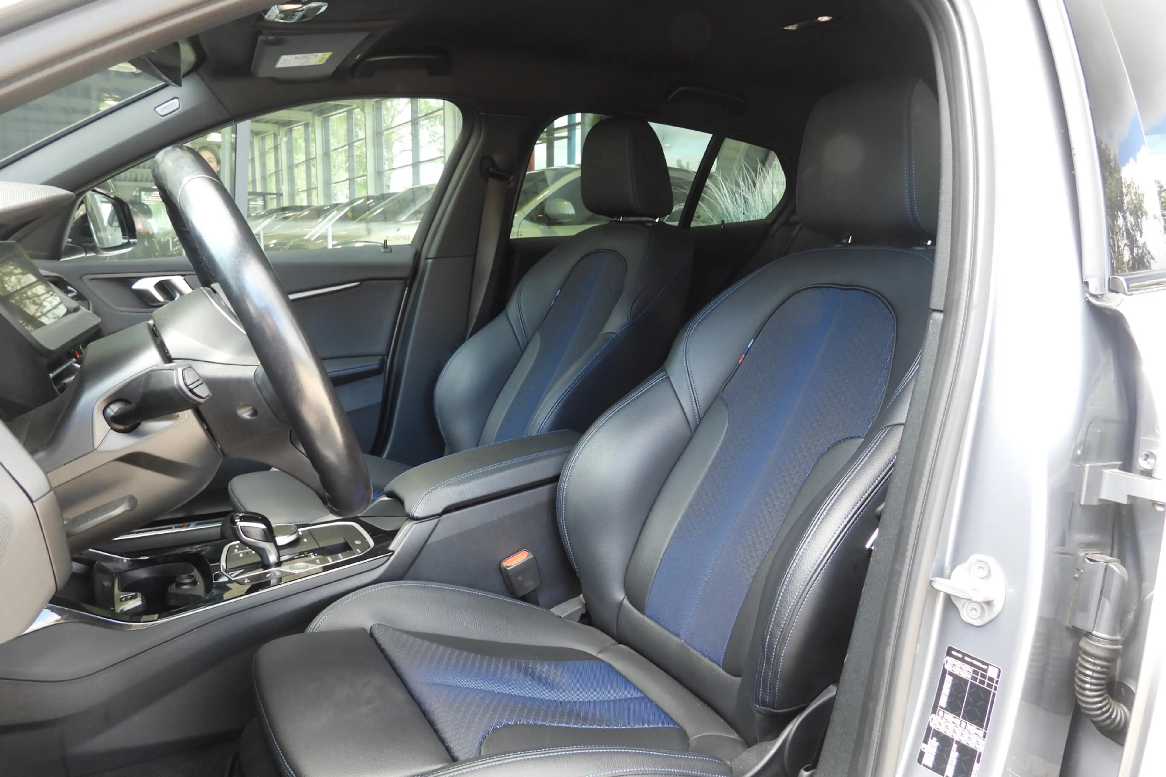 BMW 118 1 Serie 118i M Sport Automaat / Sportstoelen / Com — photo 3