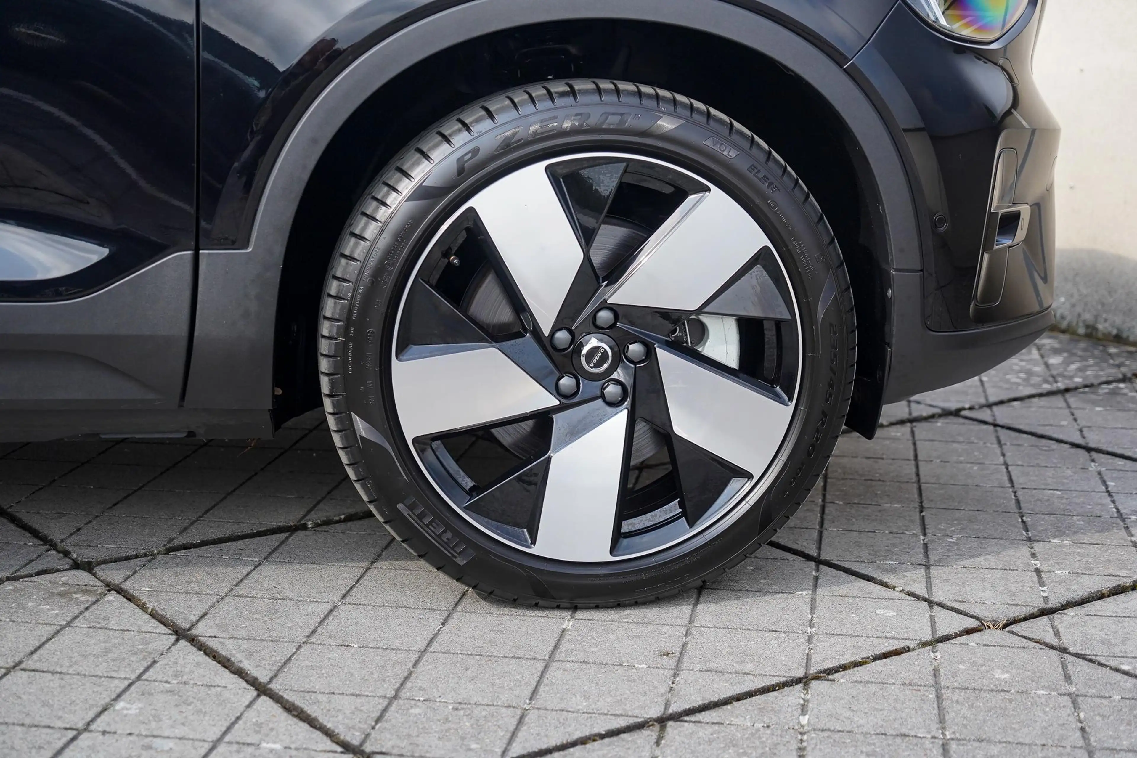 Volvo EX40 Single Motor Extended Range Ultra 82 kWh — photo 7