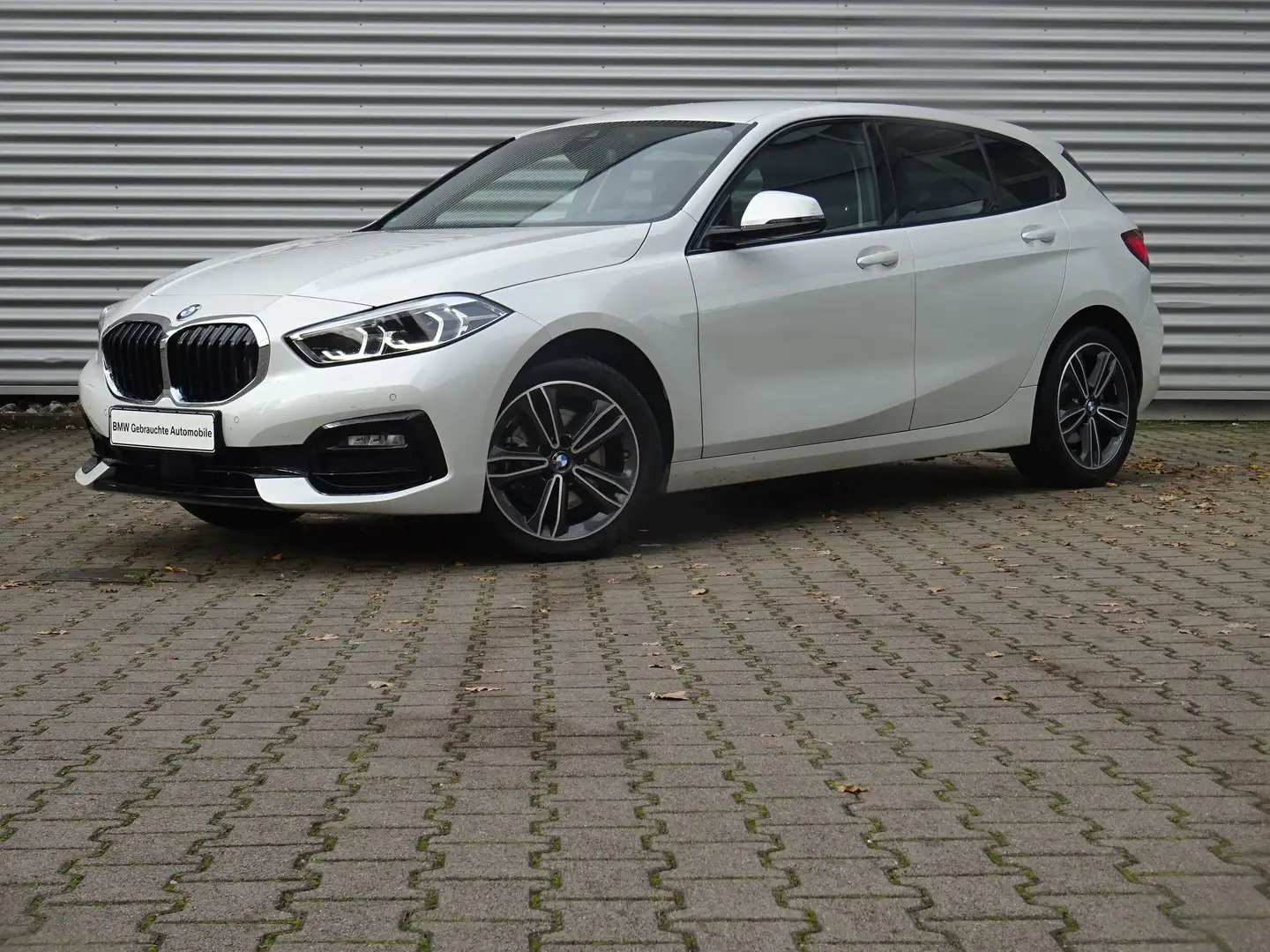 BMW 118 i Lim. Sport Line LED LivePro ComfortPaket SH Weiß - 1