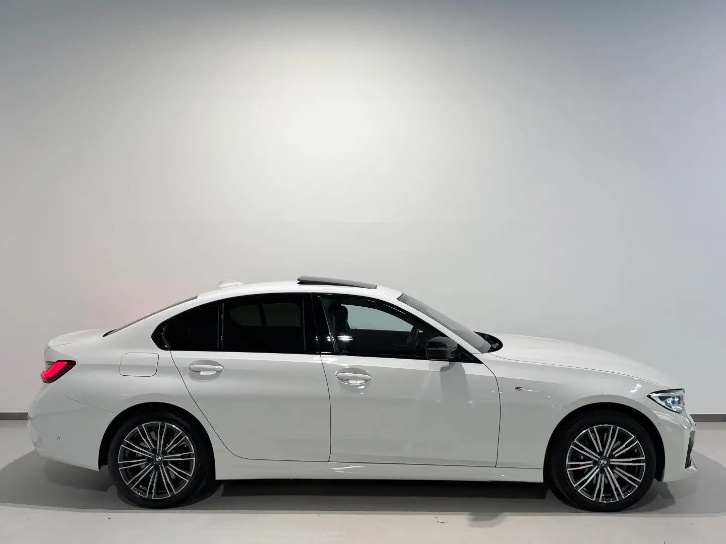 BMW 330 e G20/M-Sport/Schiebedach/HEAD-UP/Harman/Laser/ACC Weiß - 2