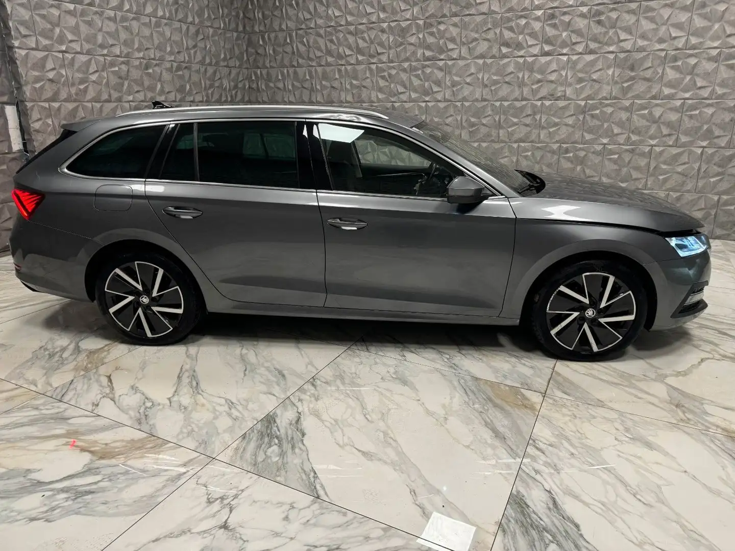 Skoda Octavia Combi Style 4x4 Grau - 2