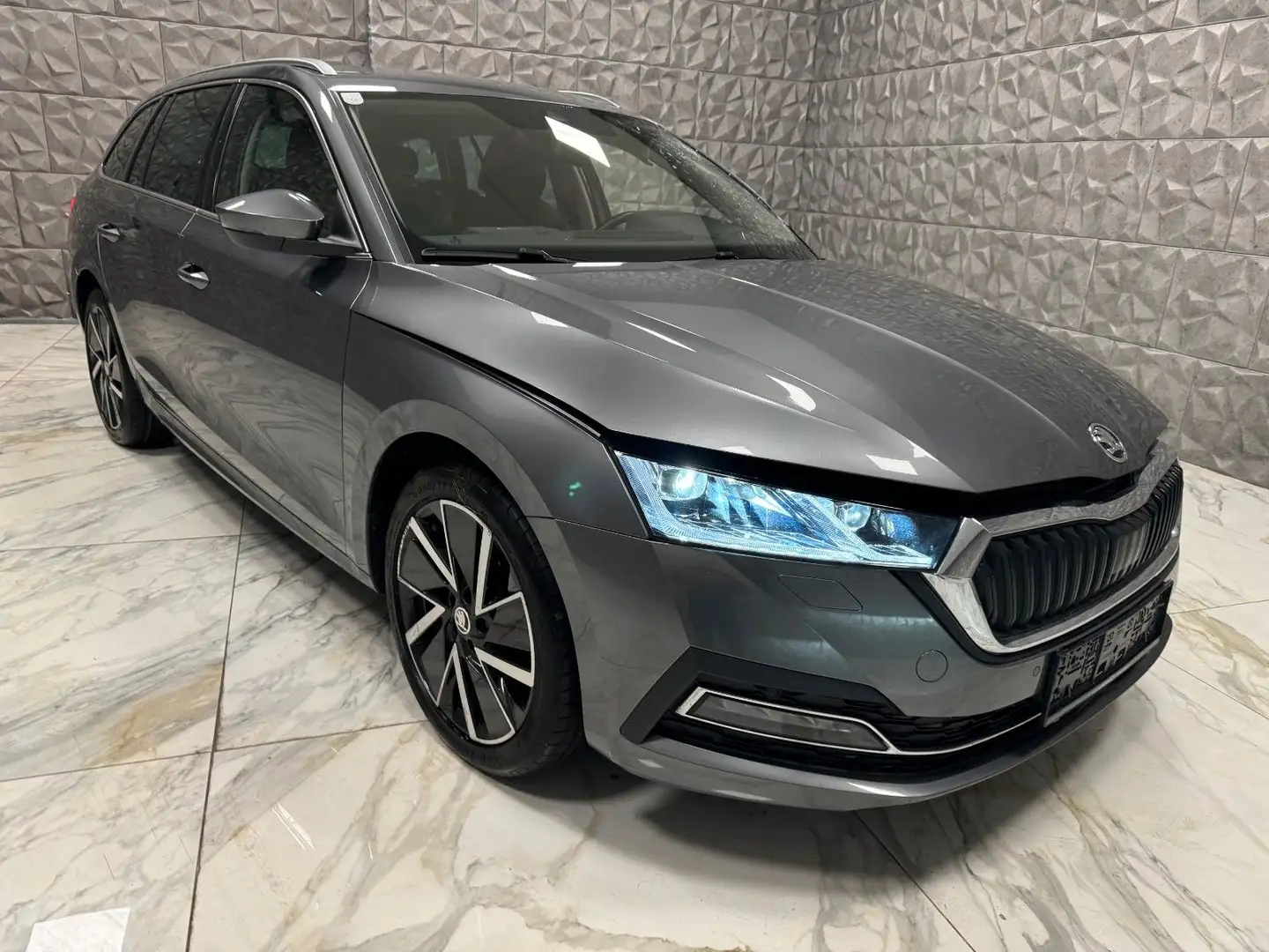 Skoda Octavia Combi Style 4x4 Grau - 1