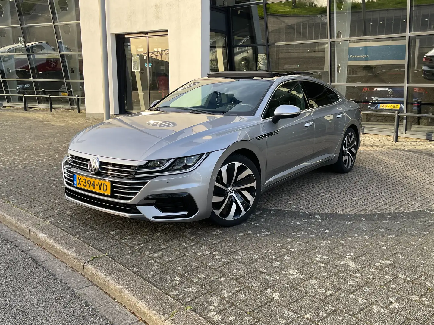 Volkswagen Arteon Arteon 2.0 TSI R-LINE|PANO|VIRTUAL|CAM|KEYLESS|ACC Zilver - 1