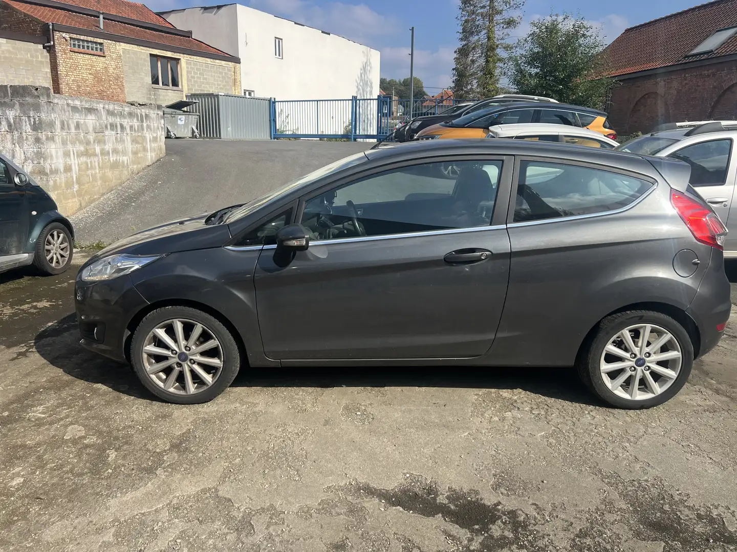Ford Fiesta Fiesta 1.0 EcoBoost Titanium****Gsm 0475323828**** Noir - 1